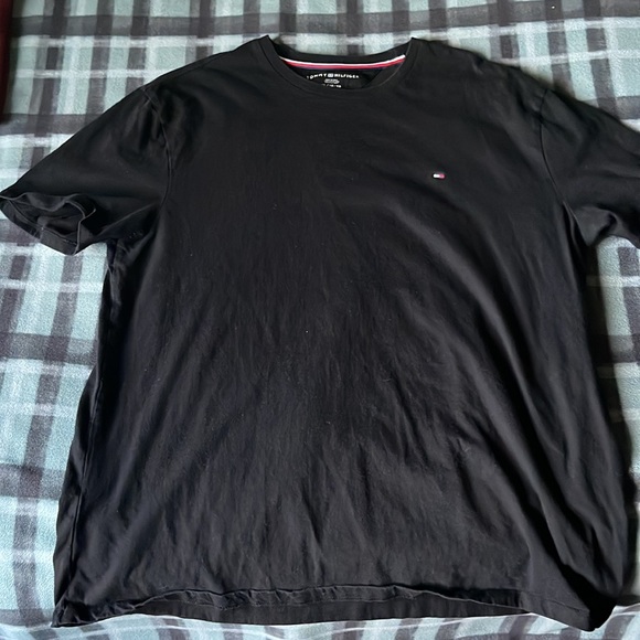 Tommy Hilfiger basic tees - Picture 2 of 4